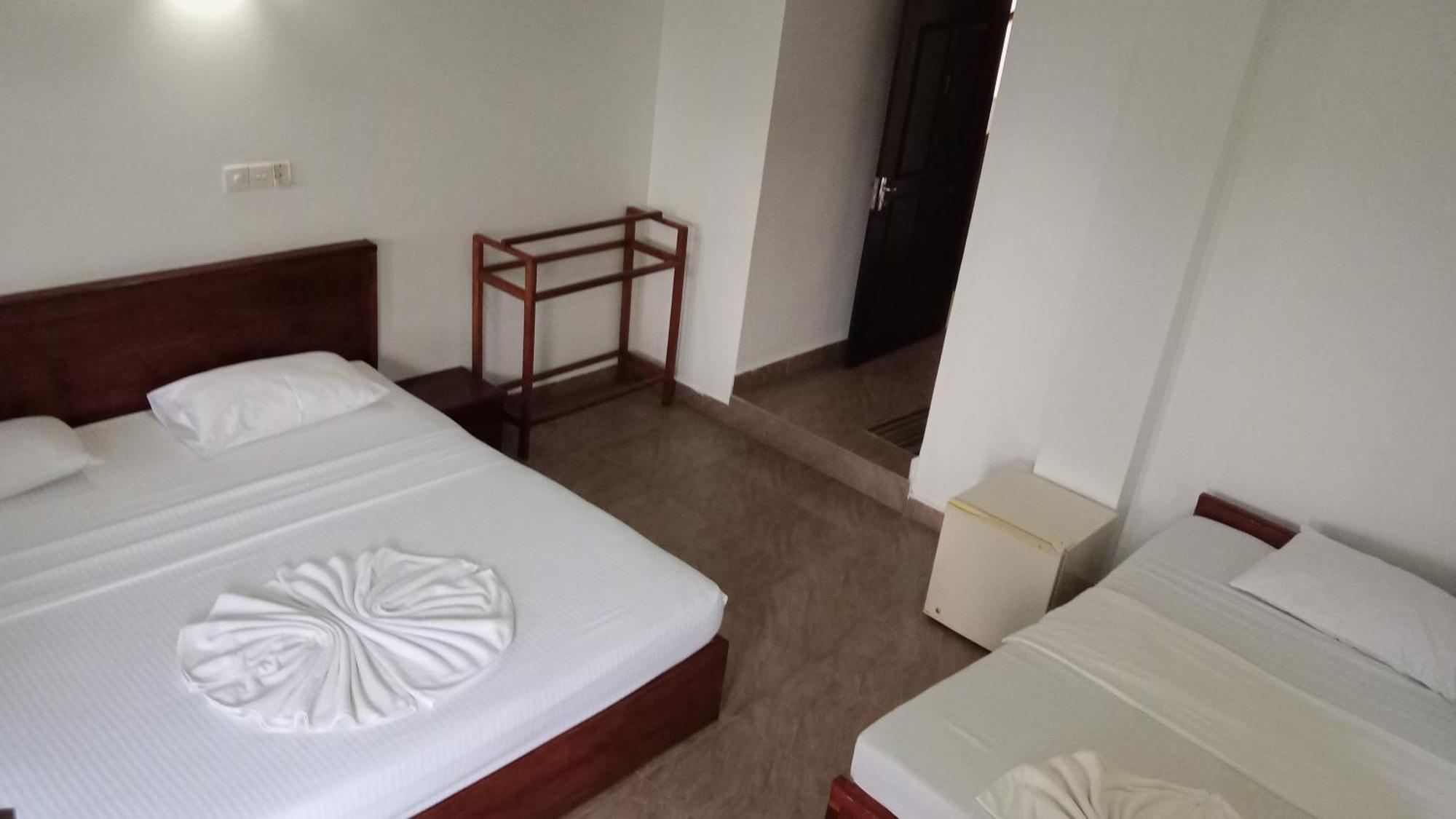 Wave Beach Resort Unawatuna Room photo