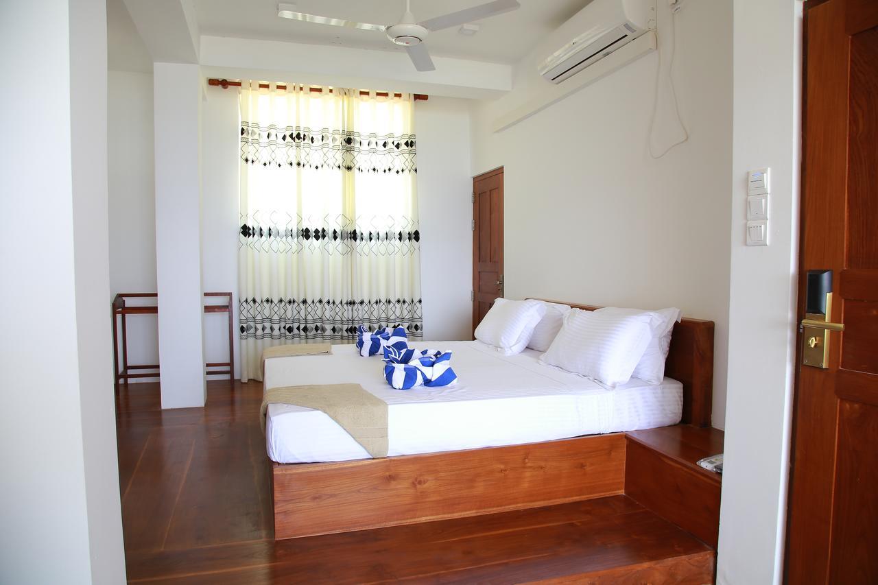 Wave Beach Resort Unawatuna Exterior photo