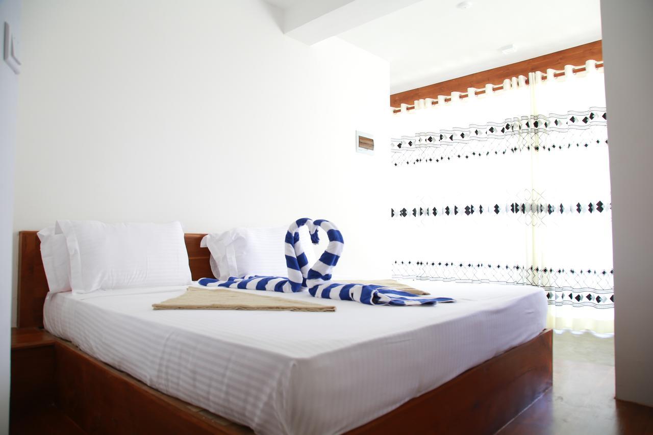 Wave Beach Resort Unawatuna Exterior photo