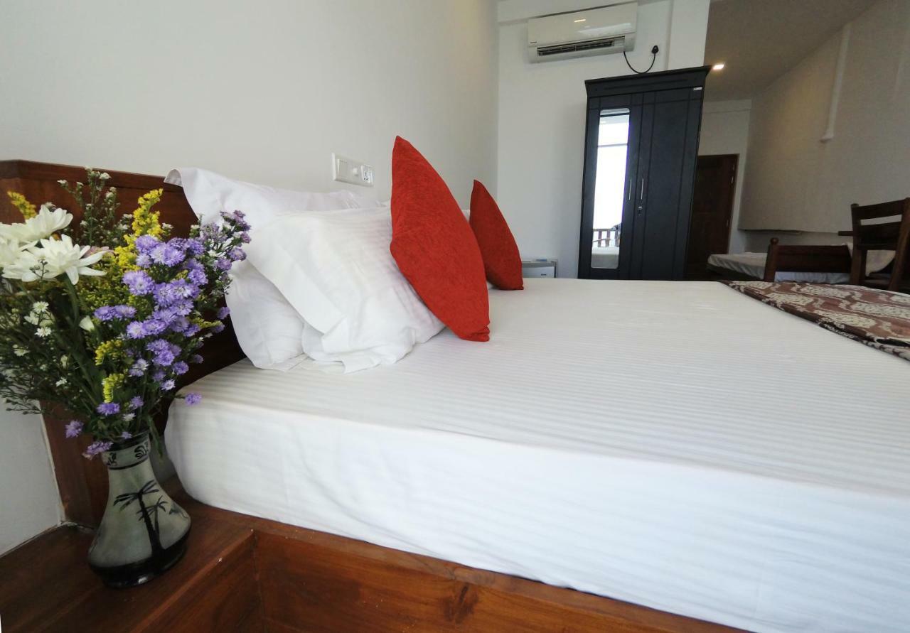 Wave Beach Resort Unawatuna Exterior photo