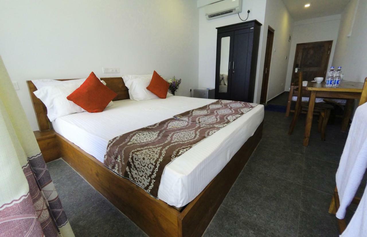 Wave Beach Resort Unawatuna Exterior photo